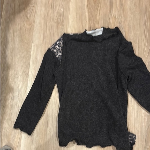Stylish Black Crew Neck Sweater with Animal Print Details - Picture 9 of 10